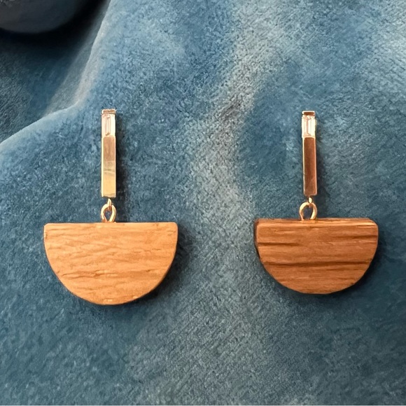 Sophie Monet Earrings - HALF MOON BAR EARRINGS X VRAI & ORO - Picture 4 of 8